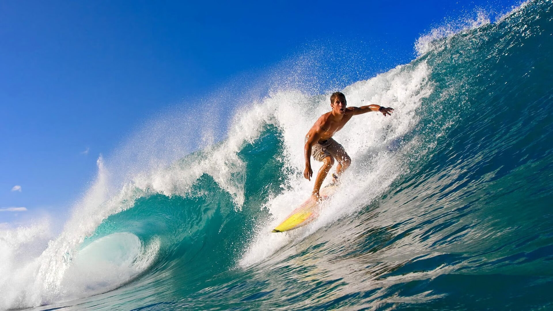 球迷原创歌曲走红成为比赛现场打气助威的重要标志，球迷经常唱的歌